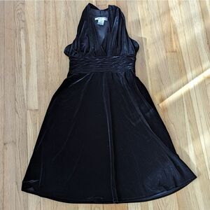 Evan Picone Black v-neck velvet midi dress